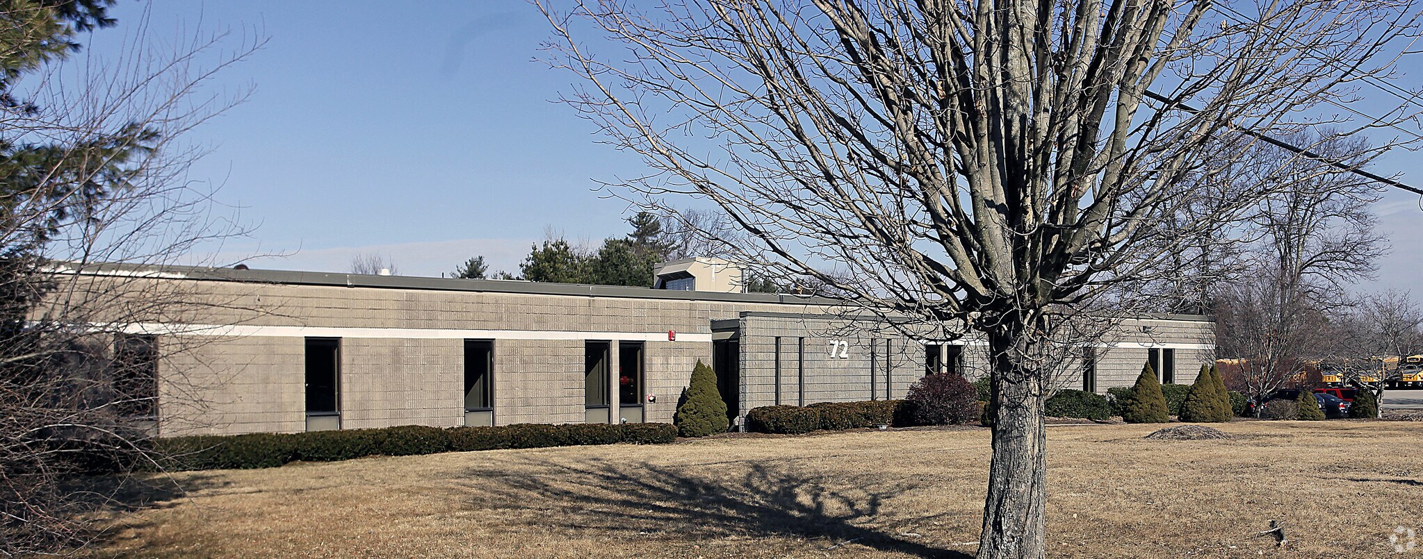 72 Jeffrey Ave, Holliston, MA for sale Primary Photo- Image 1 of 1