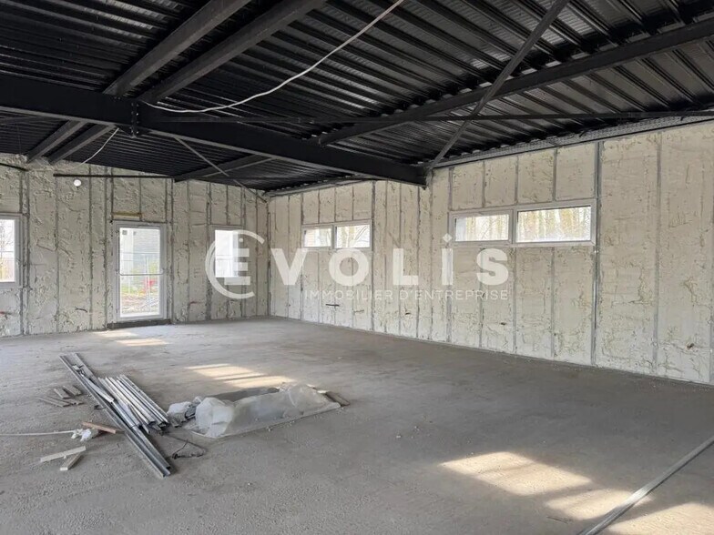 Office in Amiens for lease - Interior Photo - Image 2 of 3