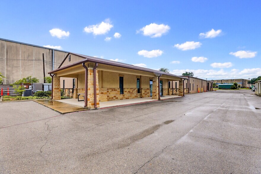 11550 N North Loop Rd, San Antonio, TX for sale - Building Photo - Image 3 of 34