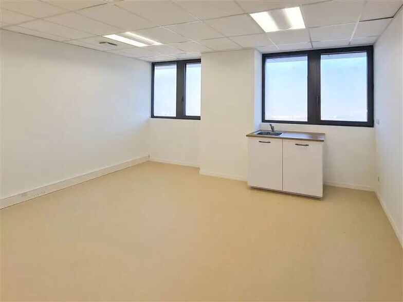 Office in Saint-Brieuc for lease - Building Photo - Image 2 of 8