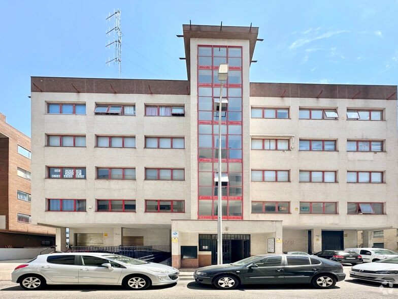 Calle del Haya, Madrid, Madrid for sale - Building Photo - Image 2 of 8