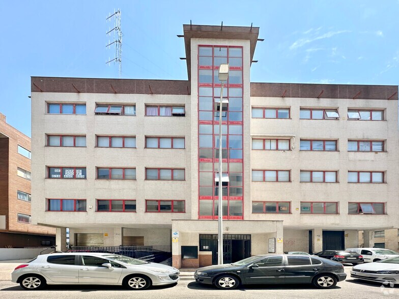 Nave y Local portfolio of 2 properties for sale on LoopNet.com - Building Photo - Image 2 of 8