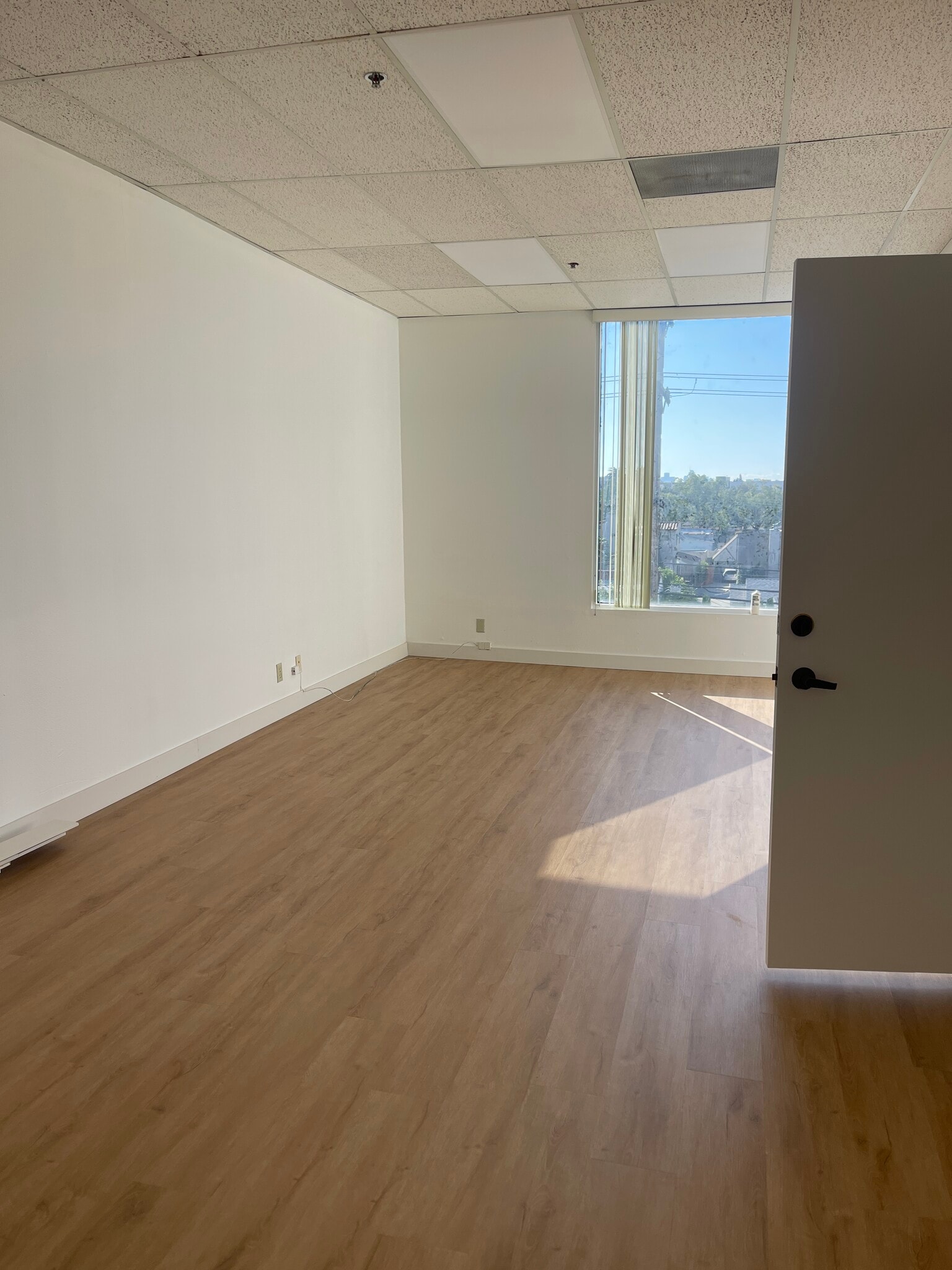 600 W Broadway, Glendale, CA for lease Interior Photo- Image 1 of 2