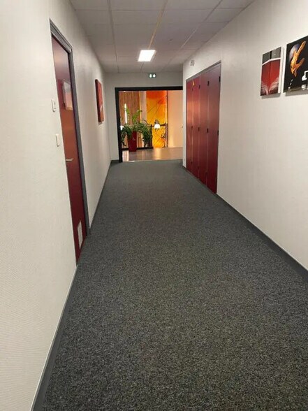 Office in Brest for lease - Building Photo - Image 1 of 4