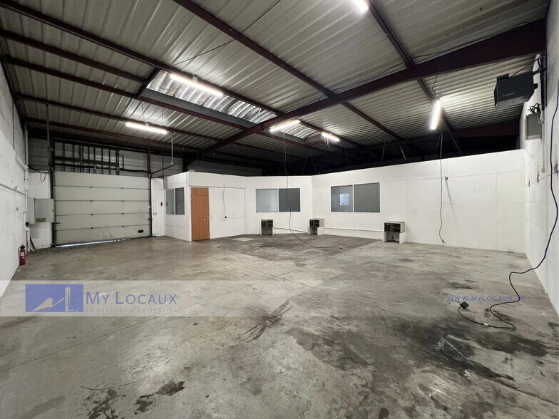 Flex in Le Blanc-Mesnil for lease - Interior Photo - Image 3 of 5