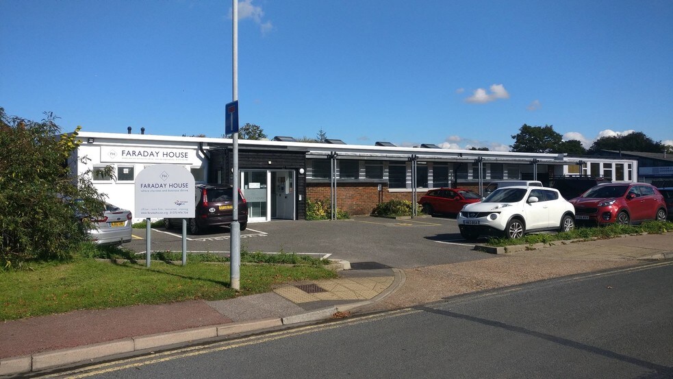 1 Faraday Clos, Eastbourne for sale - Primary Photo - Image 1 of 1