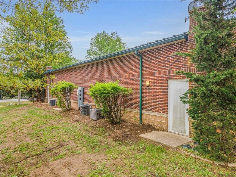 208 N 169 Hwy, Trimble, MO for sale - Building Photo - Image 3 of 6