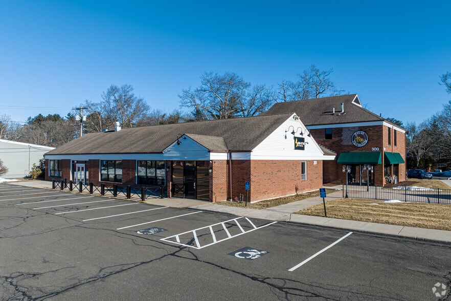 300 W Main St, Avon, CT for lease - Primary Photo - Image 1 of 25