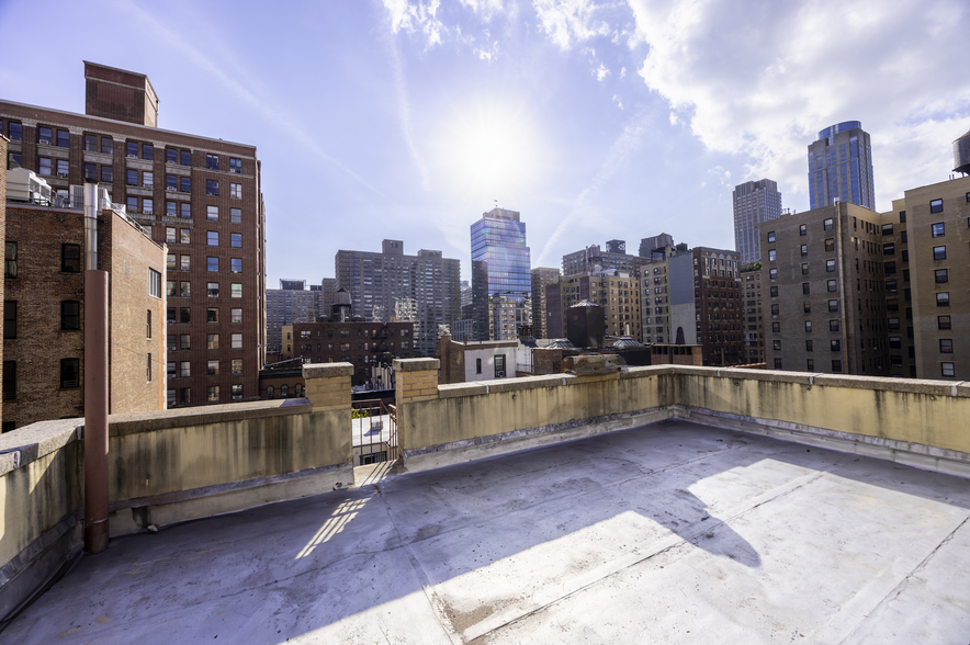 236 W 72nd St, New York, NY for sale - Building Photo - Image 3 of 49