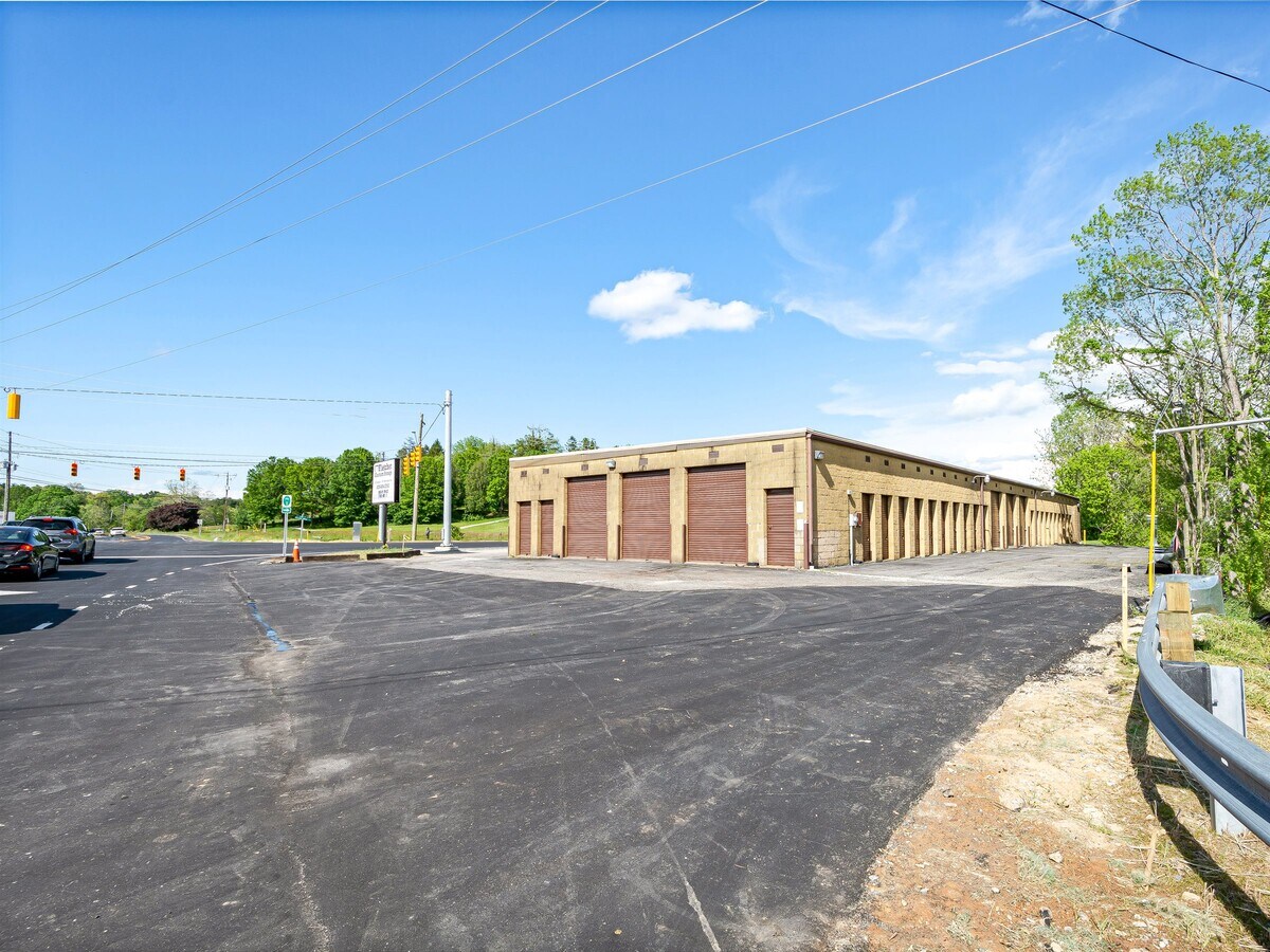 6 Mills Gap Rd, Fletcher, NC 28732