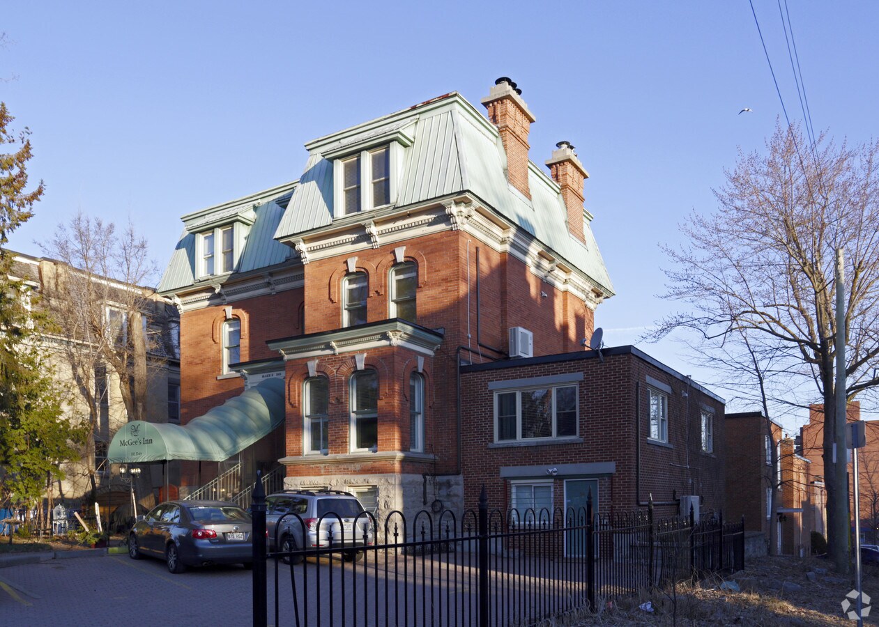 185 Daly Ave, Ottawa, ON K1N 6E8 Auberge McGee's Inn