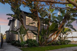 419 S Rexford Dr, Beverly Hills CA - Convenience Store