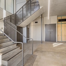 5 McIlwraith Ave, Norman Park for lease Interior Photo- Image 2 of 15