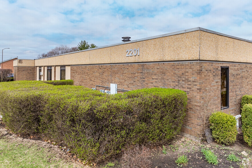 2201 Glenwood Ave, Joliet, IL for lease - Building Photo - Image 2 of 16