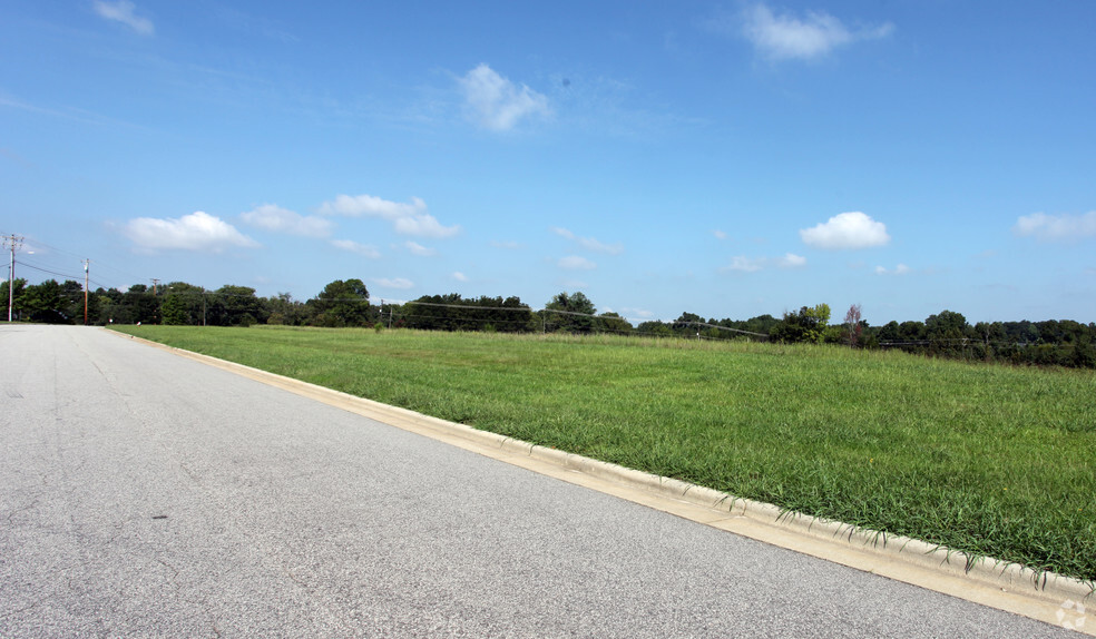 109 Don Truell Ln, Thomasville, NC for sale - Primary Photo - Image 1 of 1