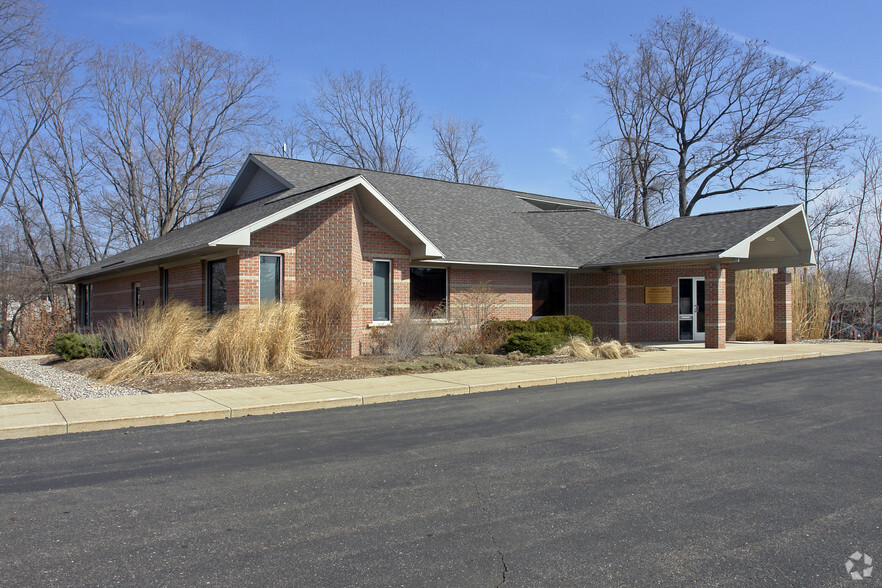 3303 Grand Ridge Dr, Grand Rapids, MI for sale - Primary Photo - Image 1 of 2