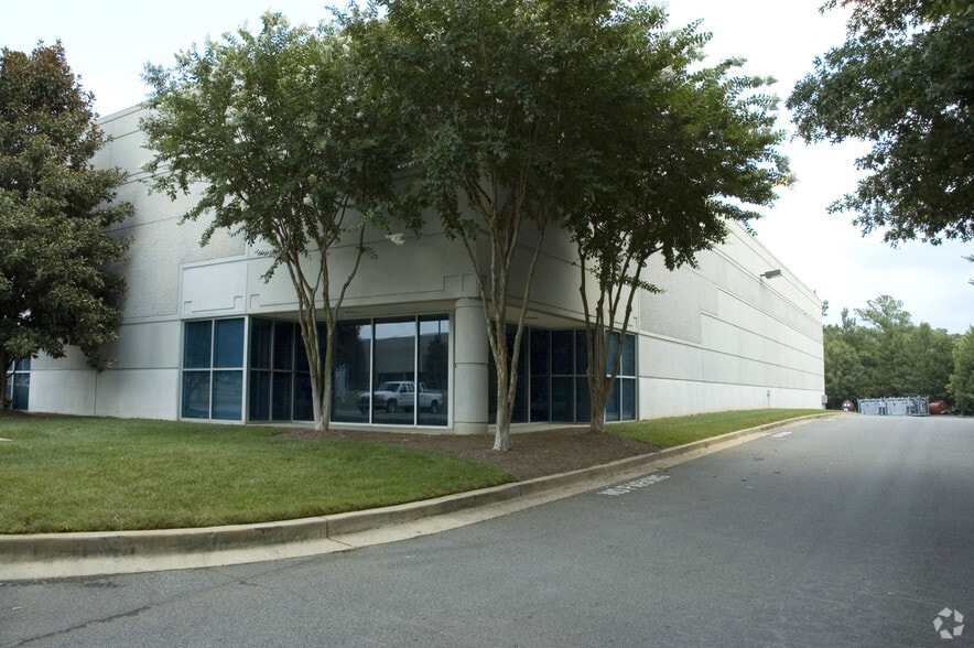 2145 Barrett Park Dr, Kennesaw, GA for lease - Building Photo - Image 2 of 9