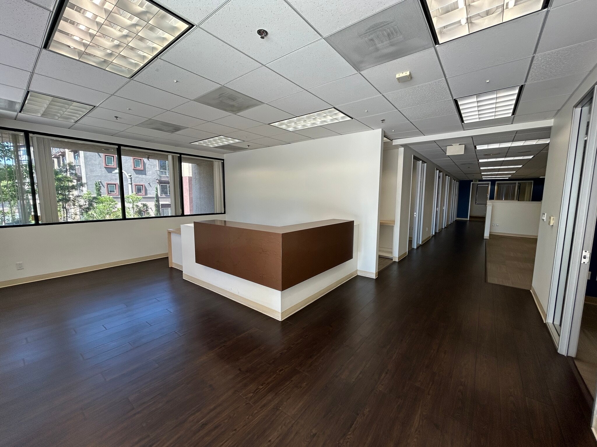 22144 Clarendon St, Woodland Hills, CA for lease Interior Photo- Image 1 of 10