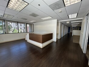 22144 Clarendon St, Woodland Hills, CA for lease Interior Photo- Image 1 of 10