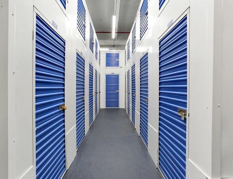 9 W 141st St, New York, NY for lease - Interior Photo - Image 2 of 5