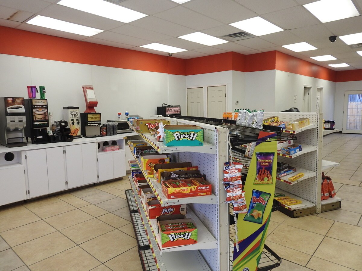 616 Hidalgo St, Laredo, TX 78040