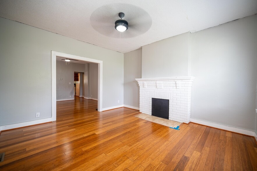 Weinland Park Multifamily portfolio of 5 properties for sale on LoopNet.com - Interior Photo - Image 2 of 10