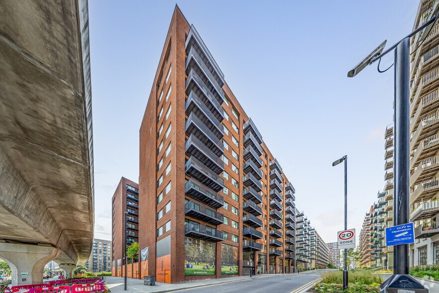 North Woolwich Rd, London for lease - Building Photo - Image 2 of 33