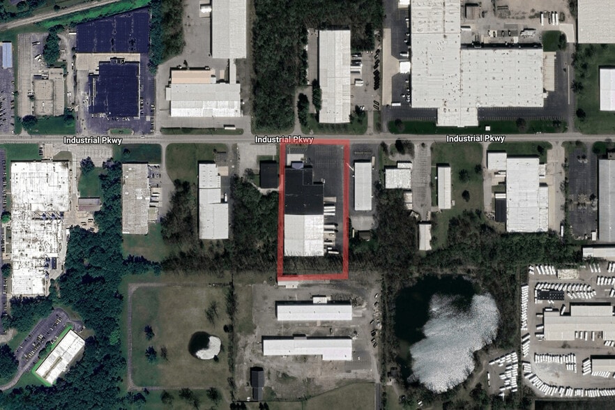 2135 Industrial Pky, Elkhart, IN for lease - Building Photo - Image 2 of 15
