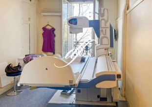 Office/Medical in Paris for lease Interior Photo- Image 2 of 8