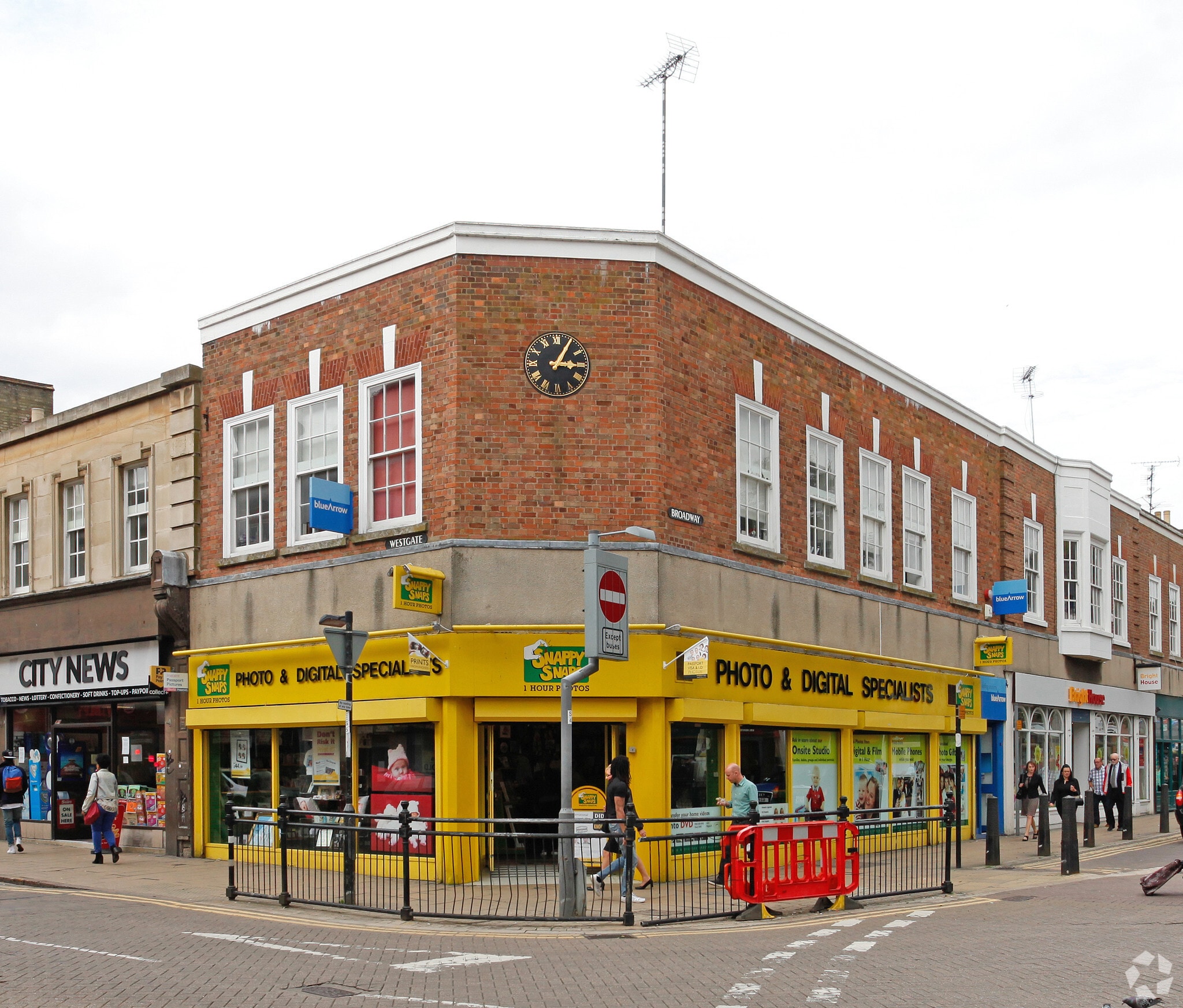 2 Broadway, Peterborough for lease Primary Photo- Image 1 of 4