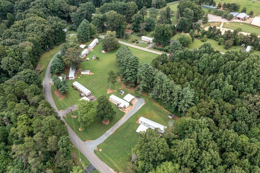 7 Lots and 7 Leased Mobile Homes portfolio of 7 properties for sale on LoopNet.com - Building Photo - Image 2 of 37