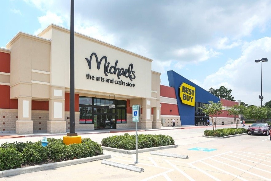 19125 W Lake Houston Pky, Humble, TX for sale - Building Photo - Image 1 of 1