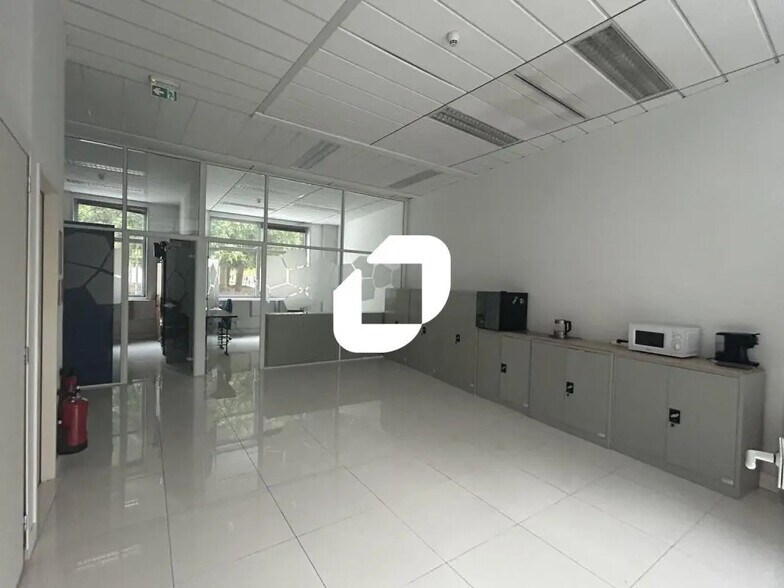 Office in Noisy-le-Grand for sale - Interior Photo - Image 3 of 3