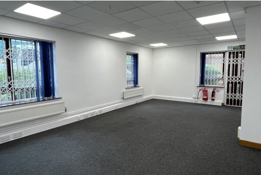 Moorfield Close, Leeds for lease Interior Photo- Image 1 of 2