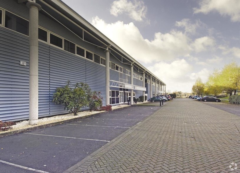 Dundas Spur, Portsmouth for sale - Primary Photo - Image 1 of 1