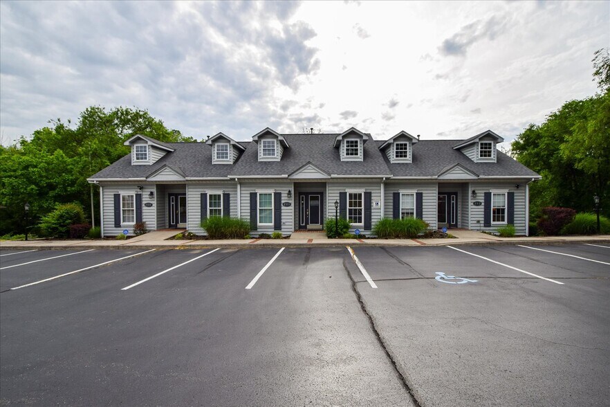 1215 Corporate Cir, Roanoke, VA for sale - Building Photo - Image 1 of 1