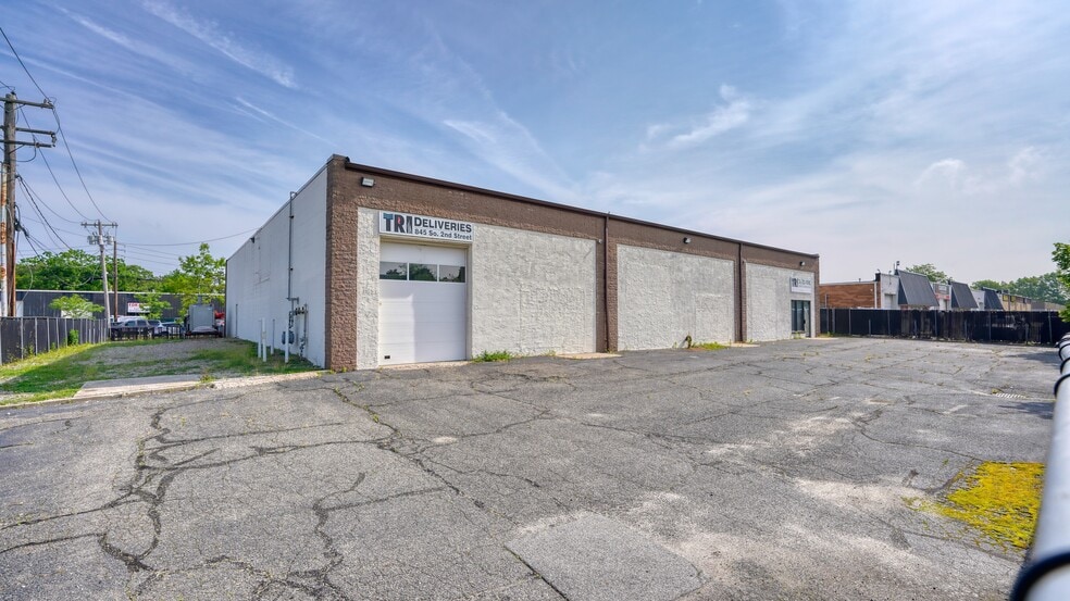 840 S 1st St, Ronkonkoma, NY for sale - Building Photo - Image 2 of 7