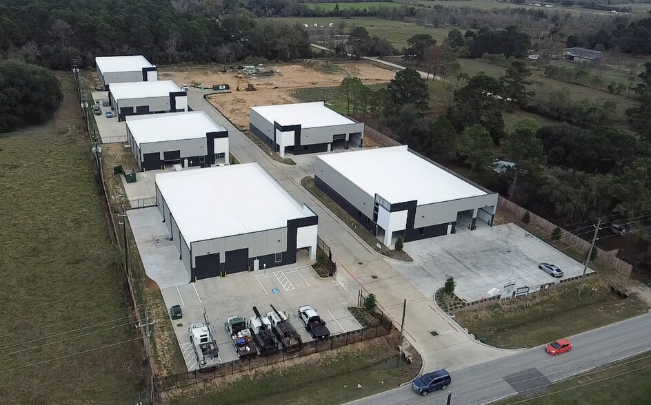 1623 S Cherry St, Tomball, TX for lease - Building Photo - Image 3 of 8