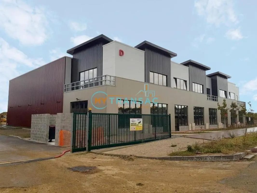 Flex in Saint-Pierre-du-Perray for sale Building Photo- Image 1 of 16