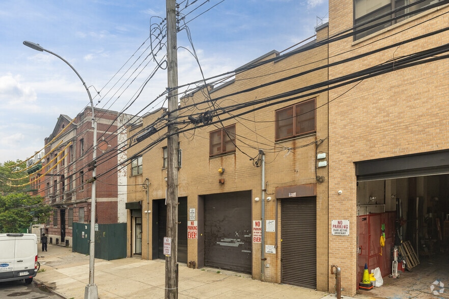 3858 11th St, Long Island City, NY for lease - Building Photo - Image 3 of 5