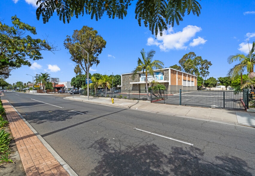 2231 W Lincoln Ave, Anaheim, CA for sale - Building Photo - Image 2 of 11