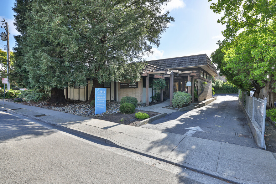 19842 Lake Chabot Rd, Castro Valley, CA for sale - Building Photo - Image 1 of 28