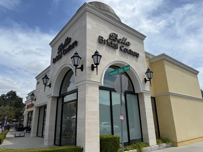 2388-2400 Thousand Oaks Blvd, Thousand Oaks, CA for lease - Building Photo - Image 1 of 5