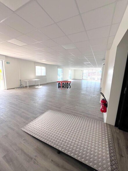 Retail in La Garde for lease - Interior Photo - Image 1 of 7