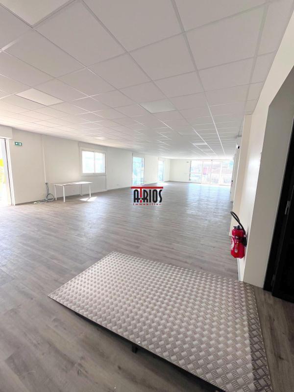 Retail in La Garde for lease Interior Photo- Image 1 of 8