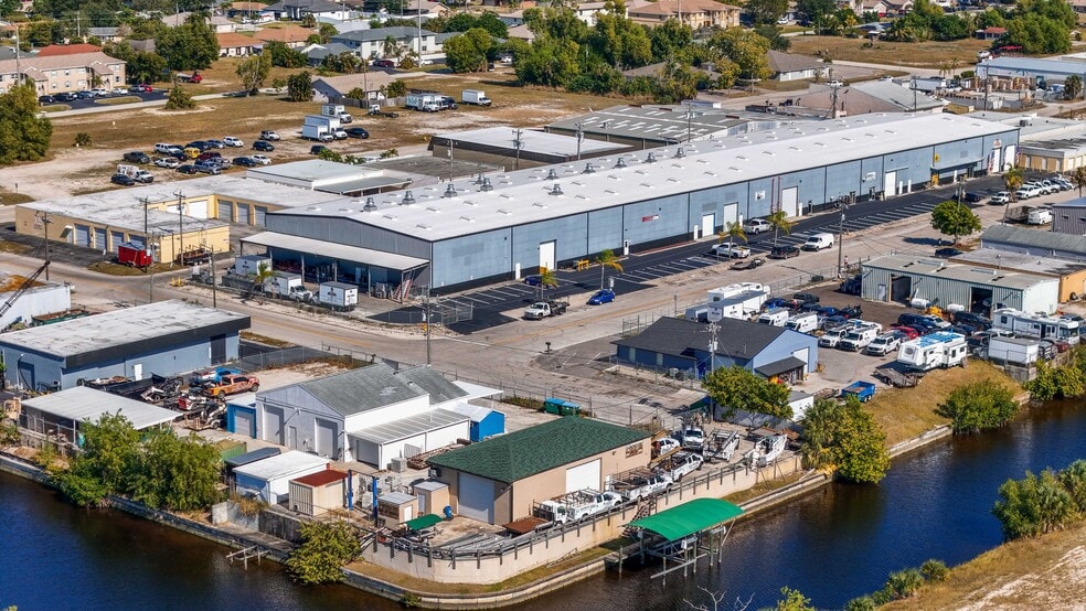 847-905 SE 9th Ter, Cape Coral, FL for lease - Building Photo - Image 3 of 7