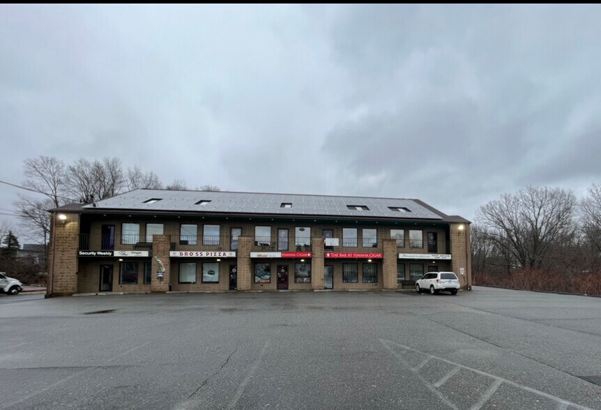 24 Quaker Ln, Warwick, RI for sale - Building Photo - Image 1 of 1