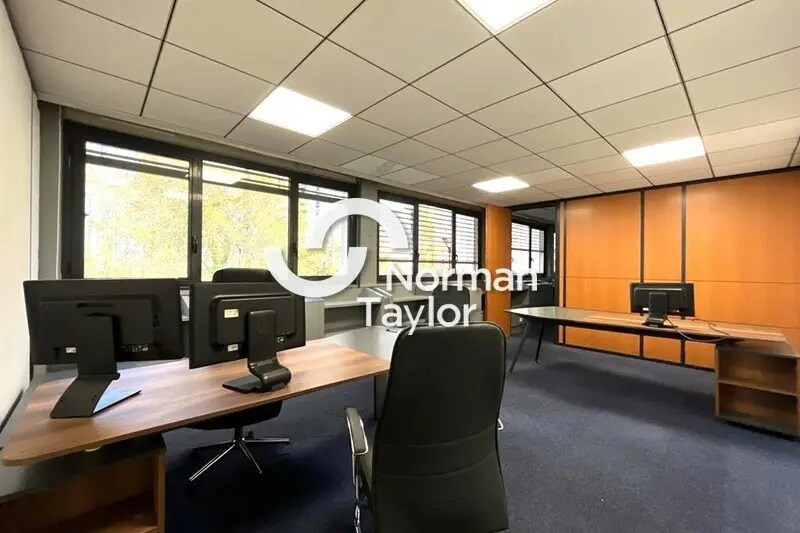 Office in Lyon for lease - Interior Photo - Image 1 of 13