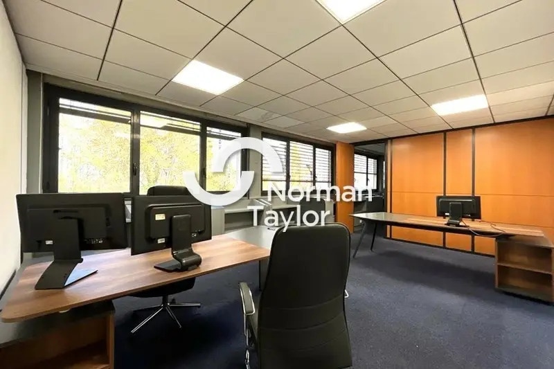 Office in Lyon for lease Interior Photo- Image 1 of 14
