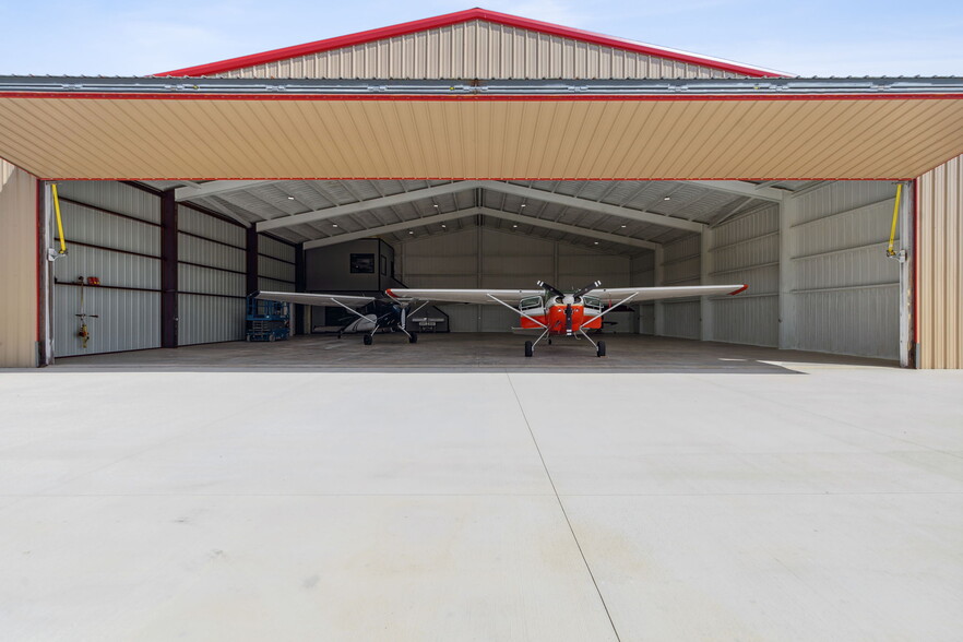 527 LV SELZ HANGAR 4 Rd, Bridgeport, TX for sale - Building Photo - Image 3 of 10